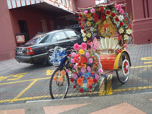 MelakaTryshow.JPG - �����̉��y�ő�T�[�r�X