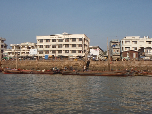 MyanmarHotel.JPG - �~�����}�[