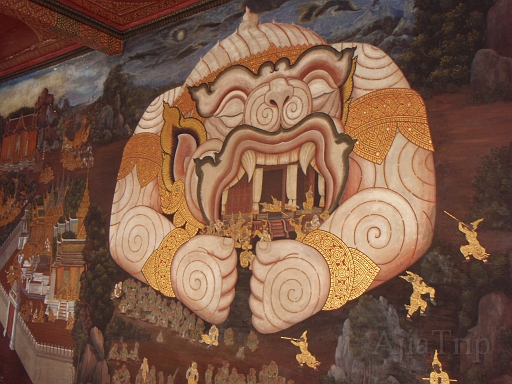 WatPhraKaeoWall.JPG - �n���̕������ł����Ȃ���