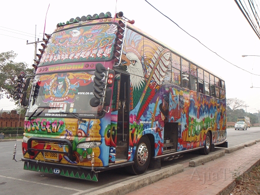 hadebus.JPG - ���y���K���K���炵�Ȃ��瑖��